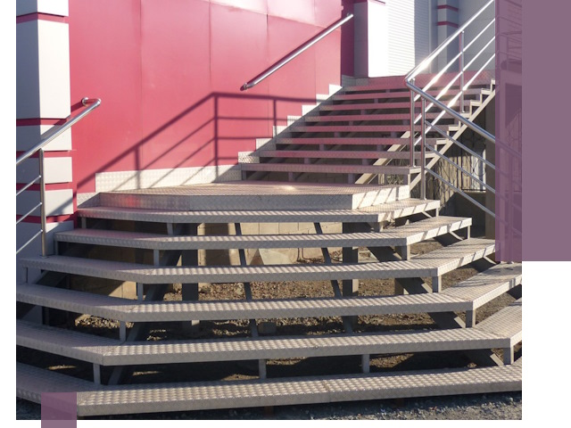 Лестницы для магазина в Ангарске — изготовление и монтаж