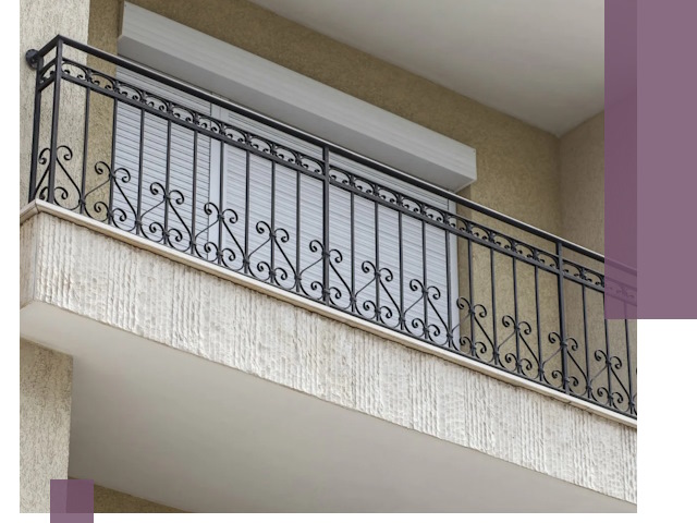 Балконные ограждения из металла и стекла в Ангарске для домов