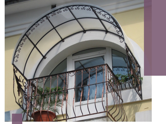 Козырьки над балконом в Ангарске — изготовление и монтаж